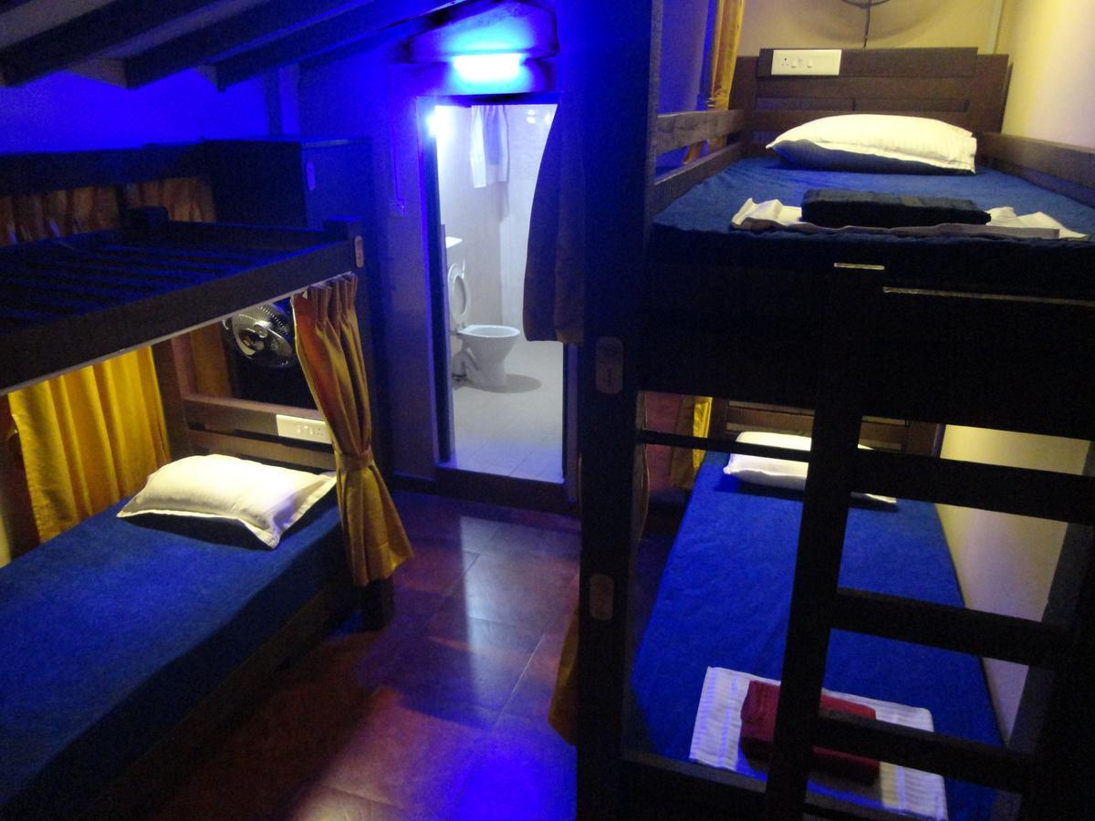 The Yuppi Hippi Female Hostel Анджуна Екстериор снимка