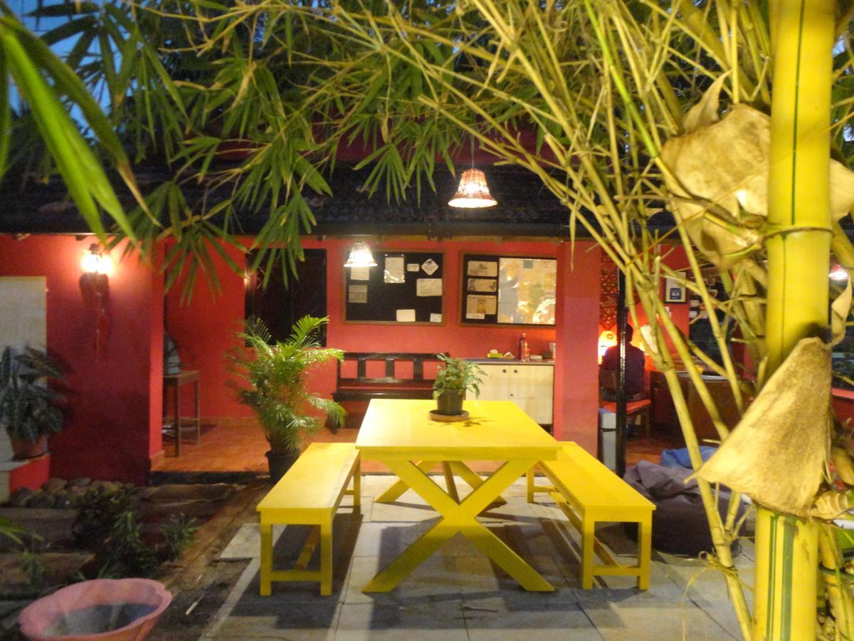 The Yuppi Hippi Female Hostel Анджуна Екстериор снимка
