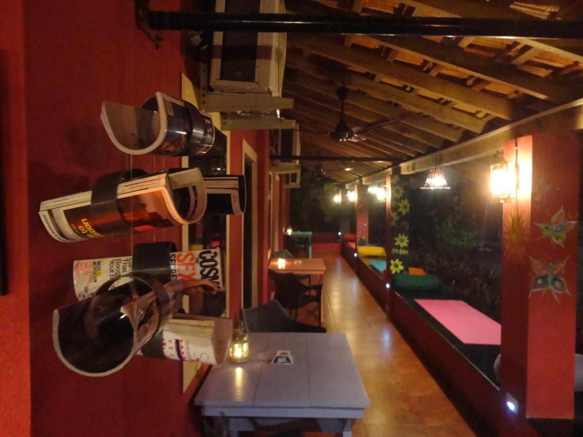 The Yuppi Hippi Female Hostel Анджуна Екстериор снимка