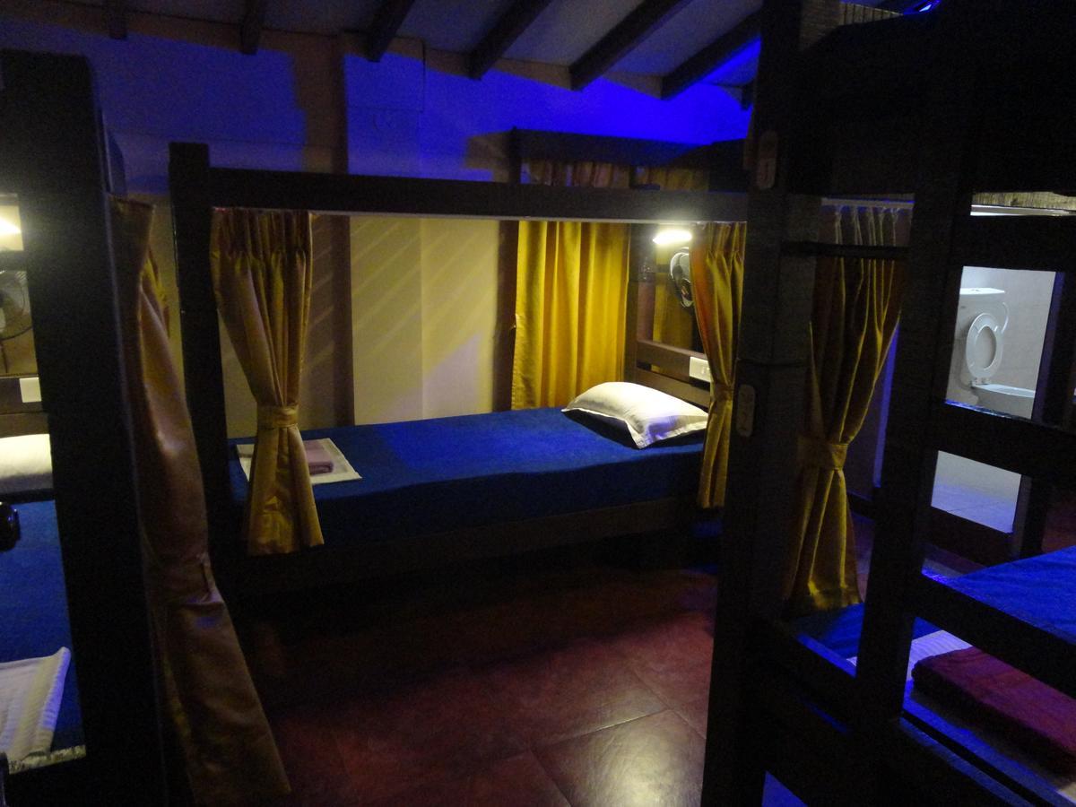 The Yuppi Hippi Female Hostel Анджуна Екстериор снимка