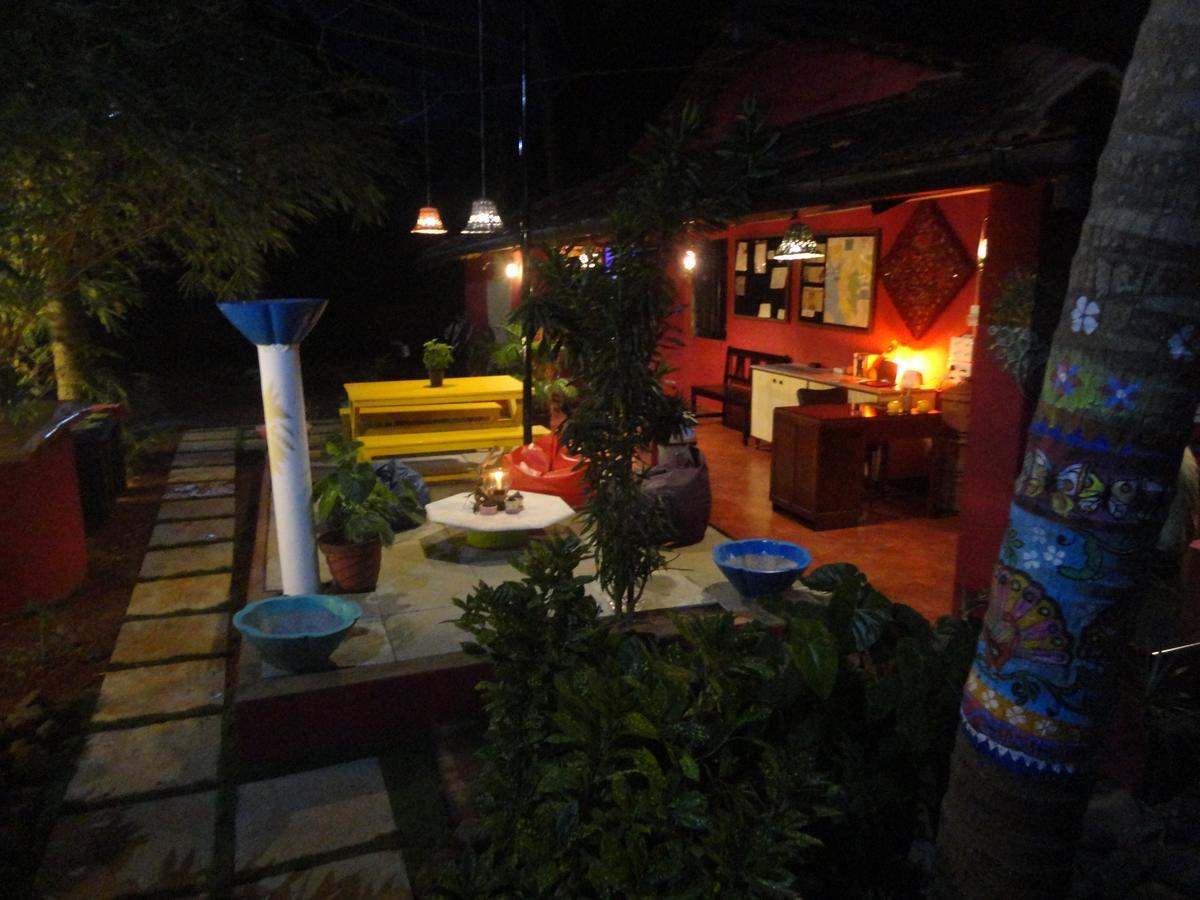 The Yuppi Hippi Female Hostel Анджуна Екстериор снимка
