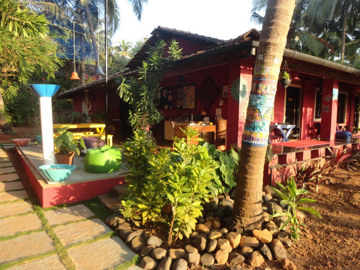 The Yuppi Hippi Female Hostel Анджуна Екстериор снимка