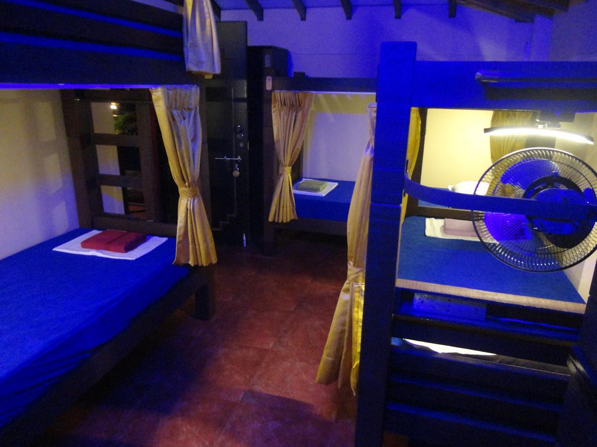 The Yuppi Hippi Female Hostel Анджуна Екстериор снимка
